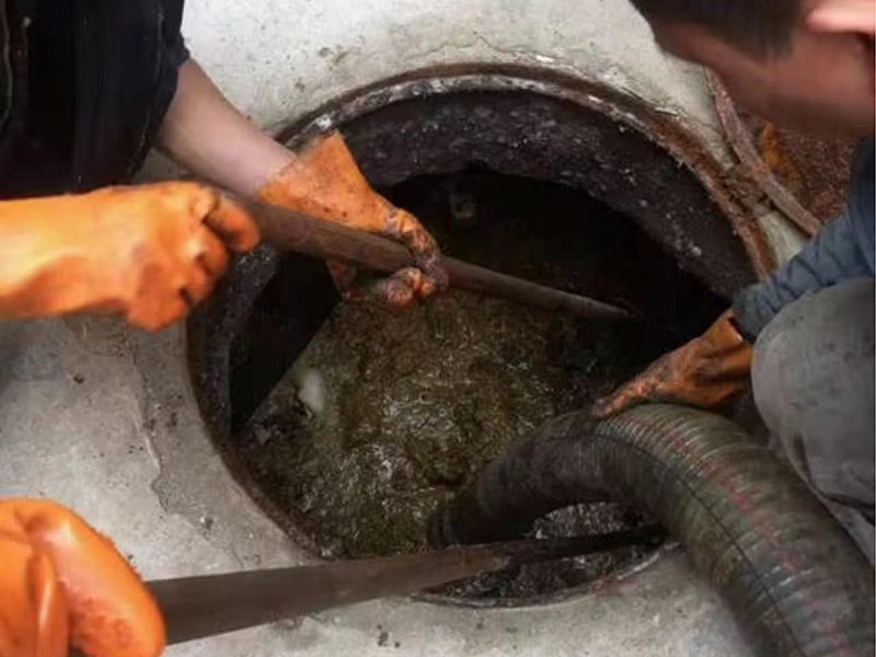 仁化清理化粪池时如何避免沼气的危害?